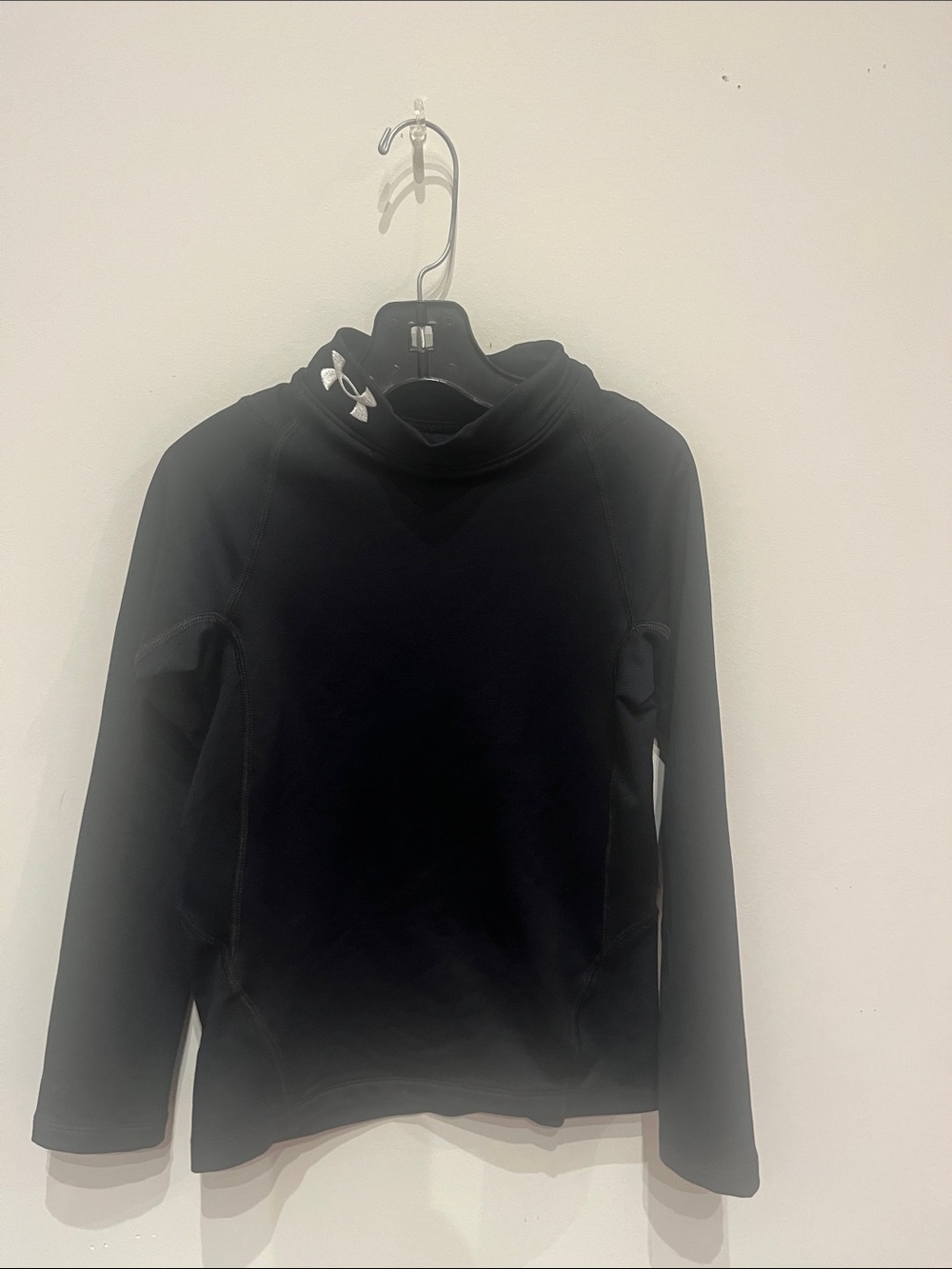 Boys UNDER ARMOR FITTED SHIRT..